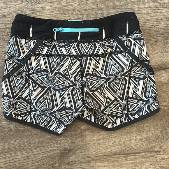 Ivivva by Lululemon girls shorts size 8 - Picture 2 of 6